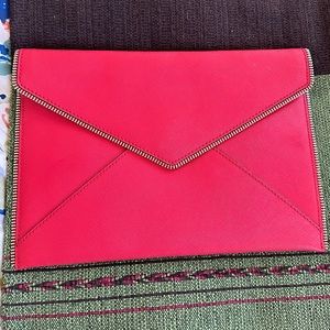Leo leather clutch